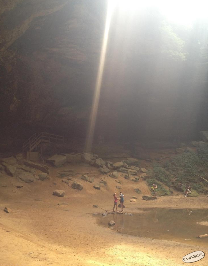 Jaskinia pełna światła