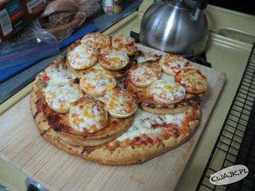 Pizza z pizzą